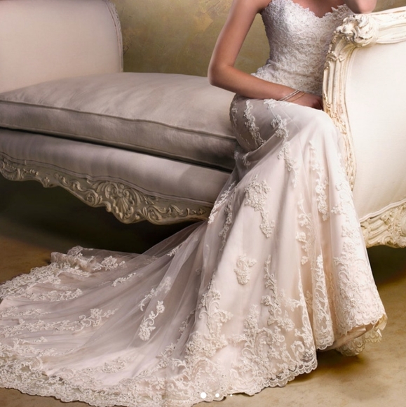 Maggie Sottero - Emma Wedding Dress and veil - Picture 4 of 8